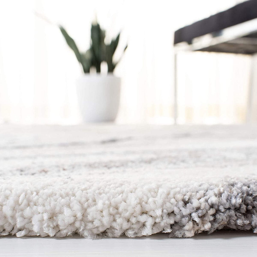 The Mineral Grey Rug is a soft and luxurious rug with a pile height of 20mm.