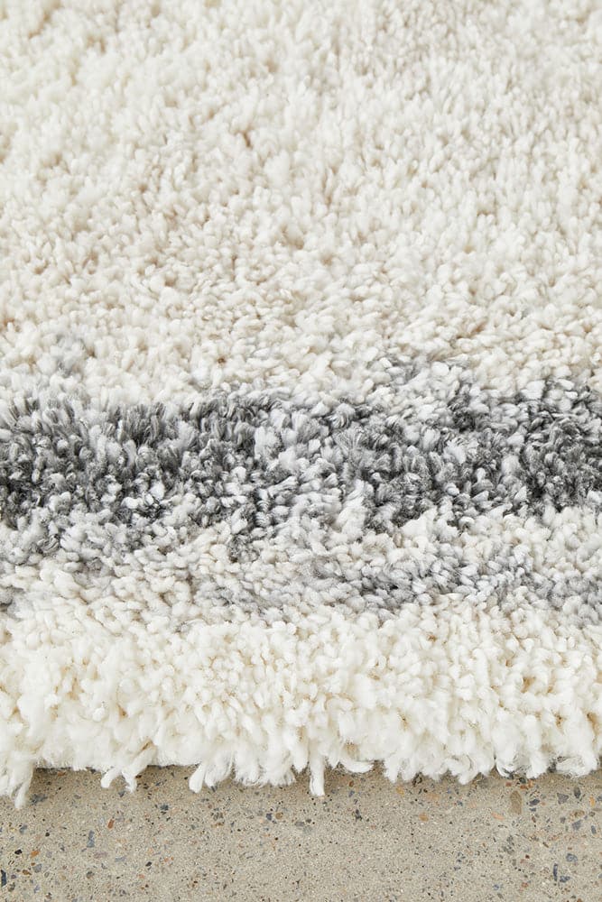 The Moonlight Cloud Rug is a modern and stylish addition to any home. Its shaggy texture and plush.