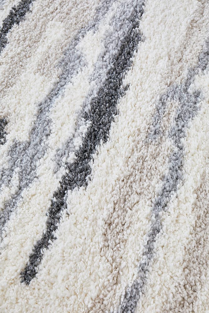 The Moonlight Neptune Rug is a stylish and modern addition to any home. With its plush pile