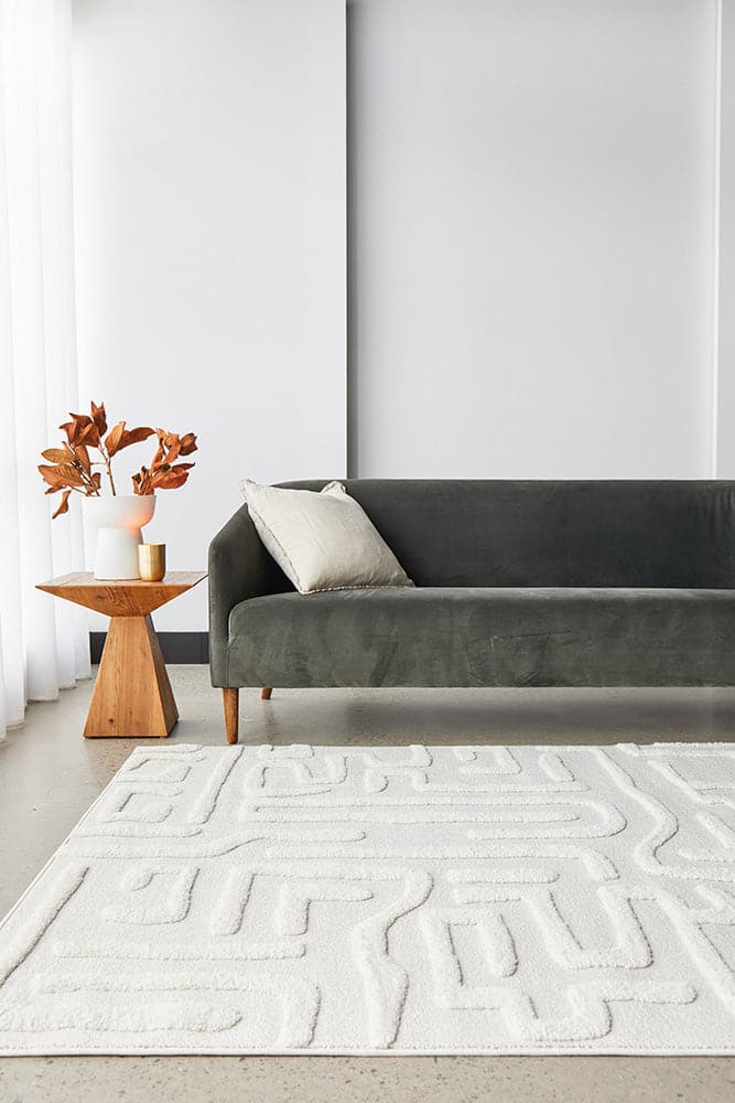 With its contemporary design and soft pile, the Serenade Arlo rug is an ideal choice for modern homes.