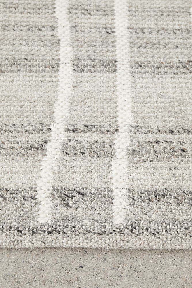 Embrace the contemporary allure and modern charm of the Stockholm Lucas rug. Its neutral colour palette